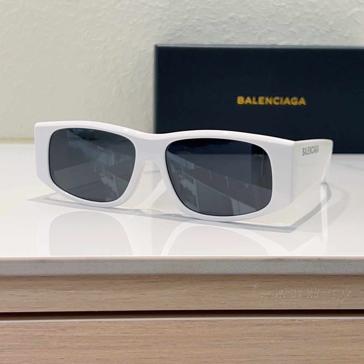 Balenciaga BB0100 Fashion Gray Lens Sunglasses for Men & Women - detail image 6