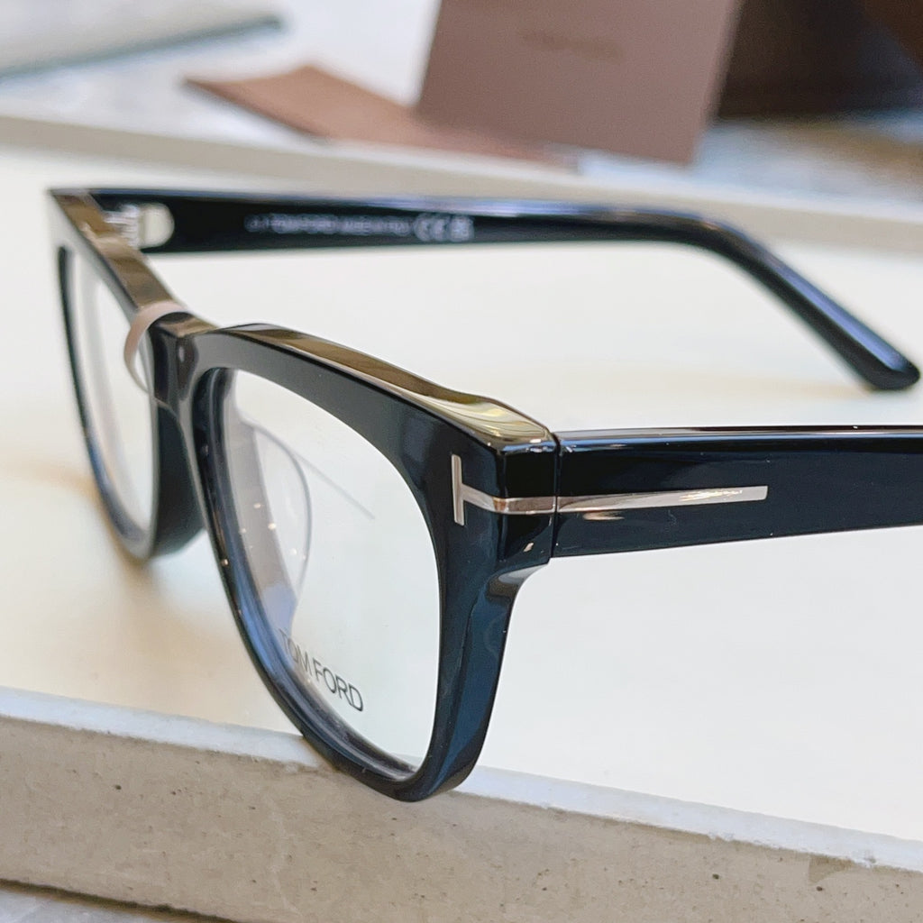 Tom Ford TF1362-F Fashion Brown Lens Sunglasses for Men & Women - 432894 - detail image 9