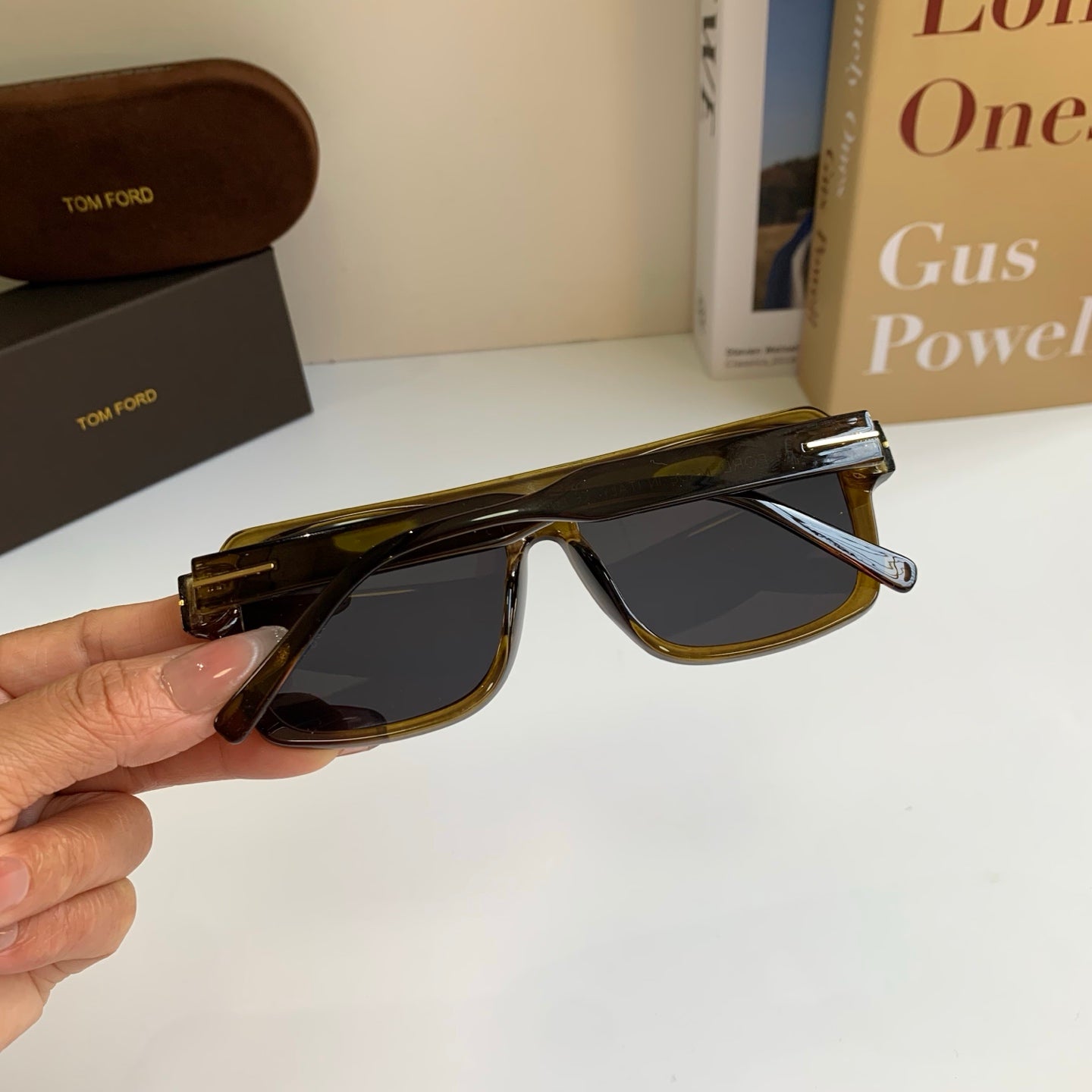 Tom Ford Fashion Black Lens Sunglasses for Men & Women - 432850 - detail image 9