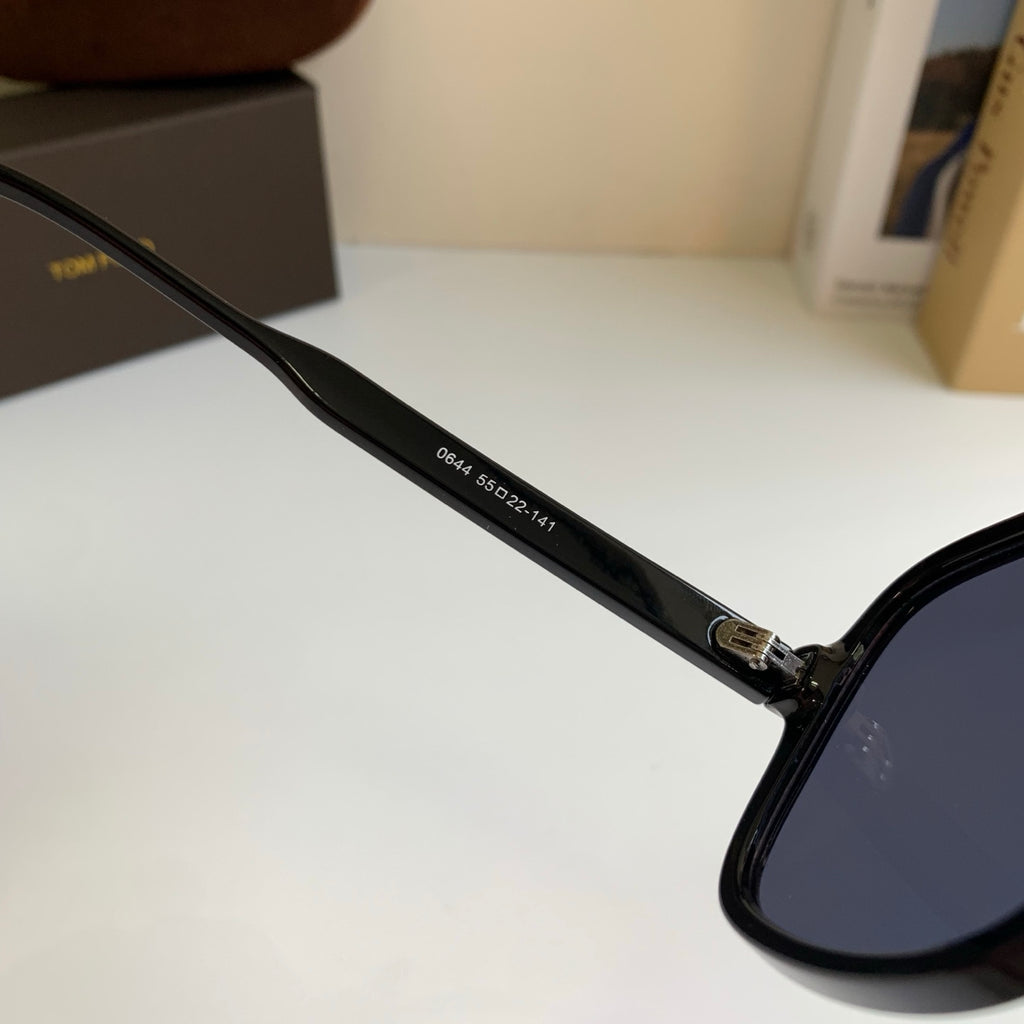 Tom Ford Fashion Black Lens Sunglasses for Men & Women - 432878 - detail image 7