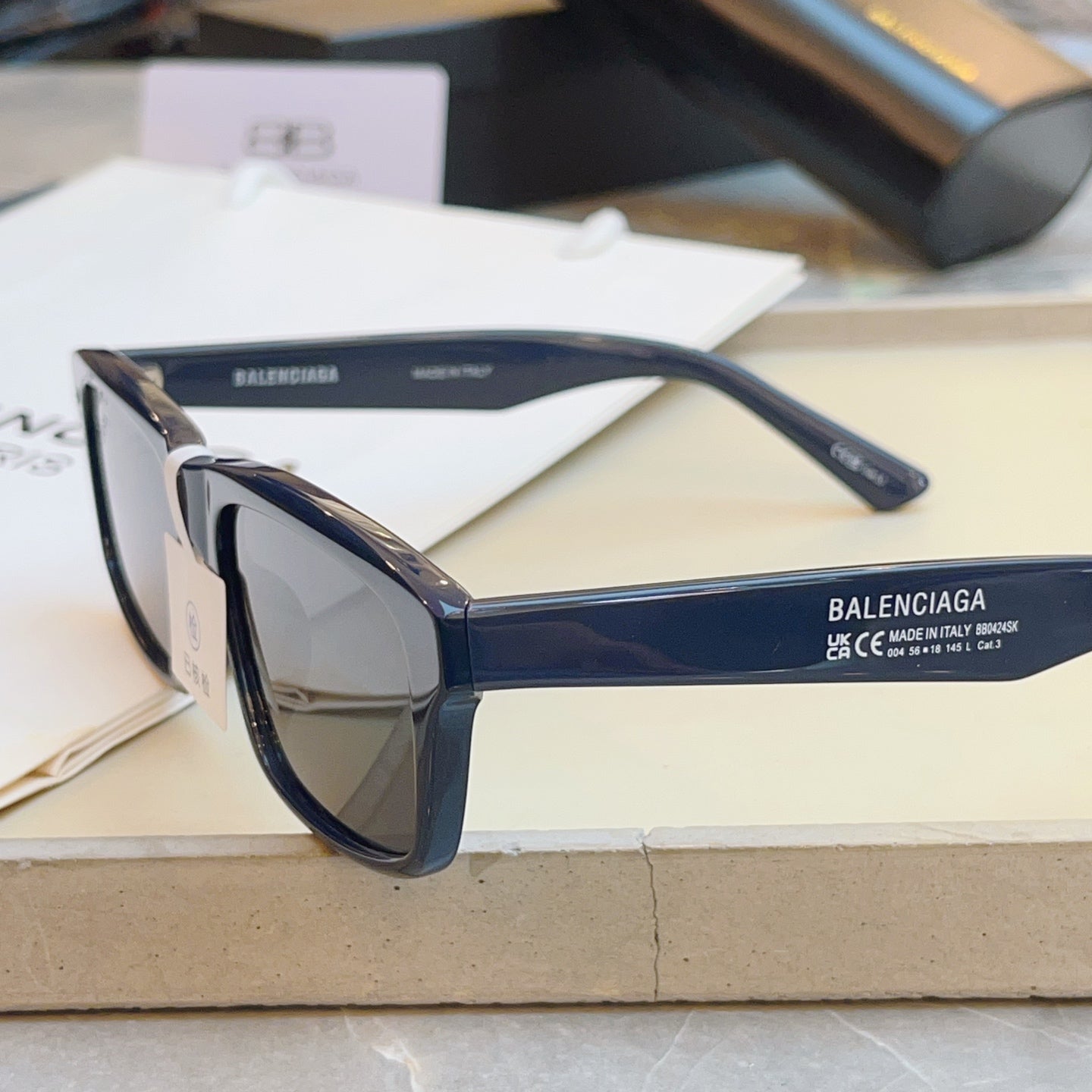 Balenciaga BB0424SK Fashion Black Lens Sunglasses for Men & Women - 416147 - detail image 4