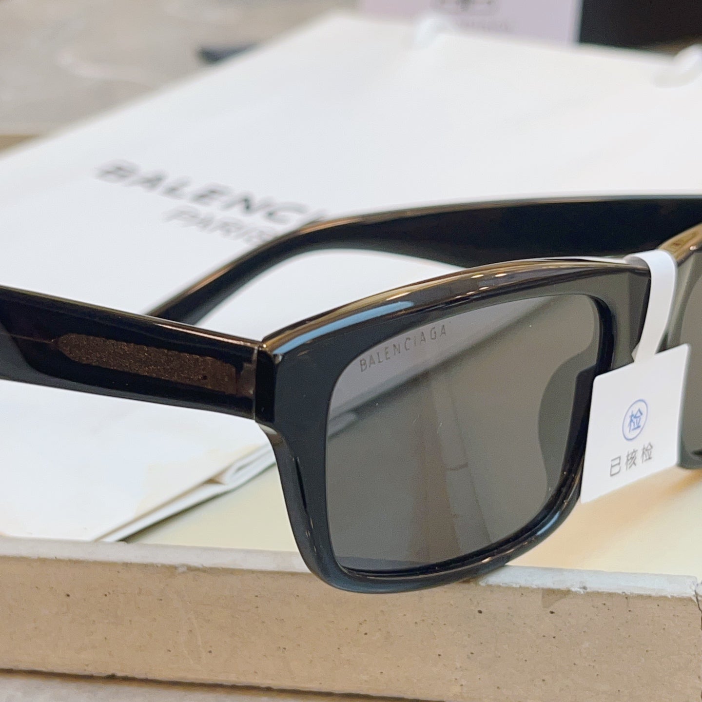Balenciaga BB0424SK Fashion Black Lens Sunglasses for Men & Women - 416146 - detail image 7