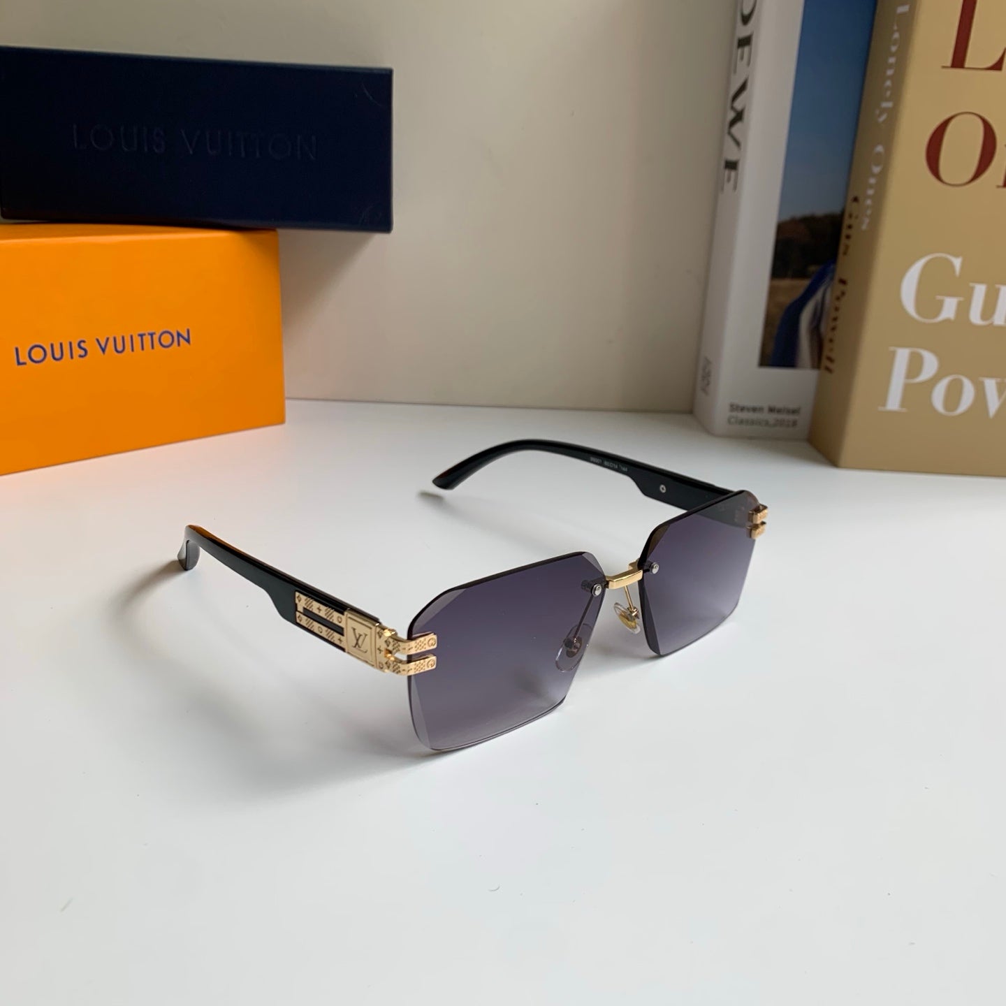 Louis Vuitton Metal Fashion Silver Lens Sunglasses for Men & Women - 381766