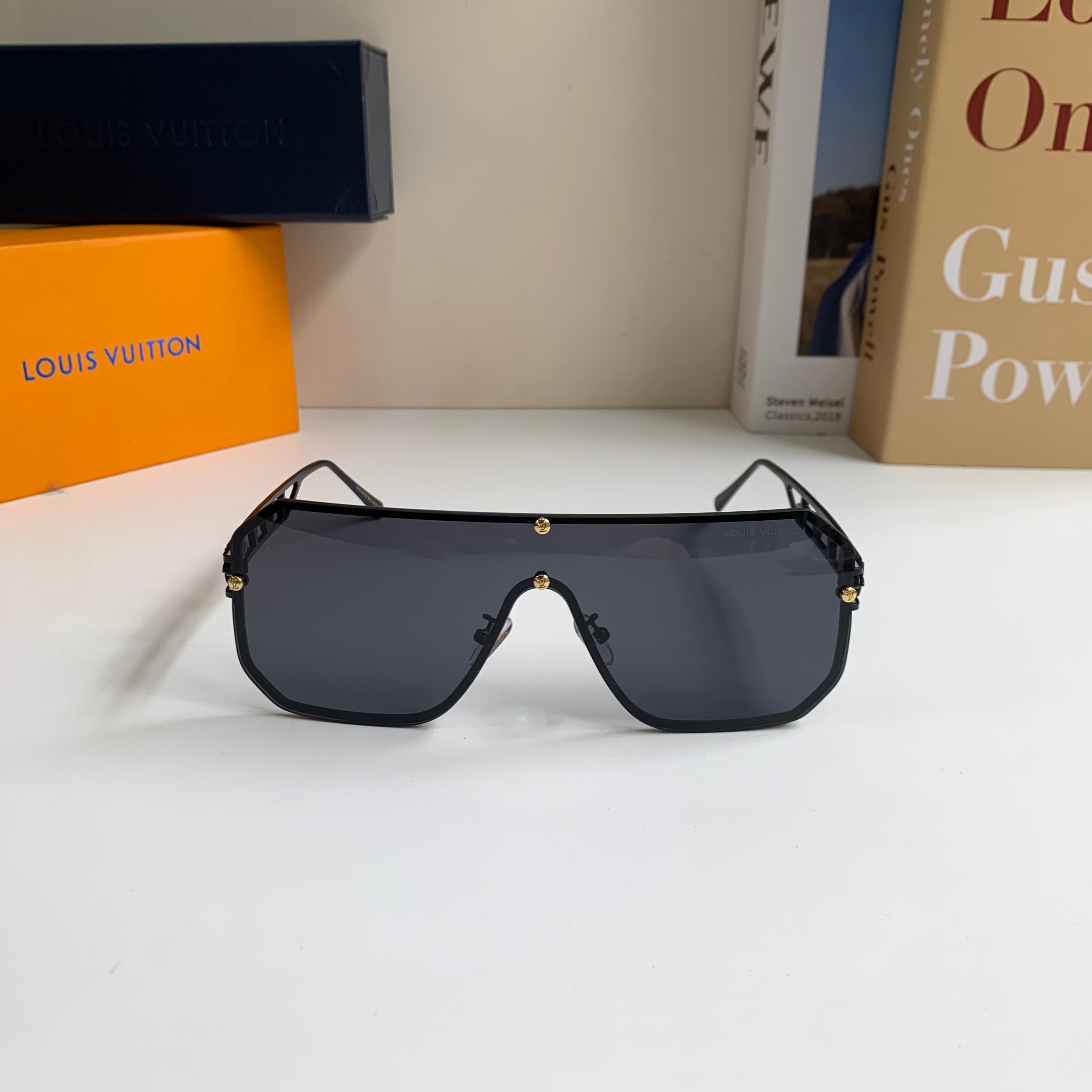 Louis Vuitton Square Black Lens Sunglasses for Men & Women - 381869 - detail image 3
