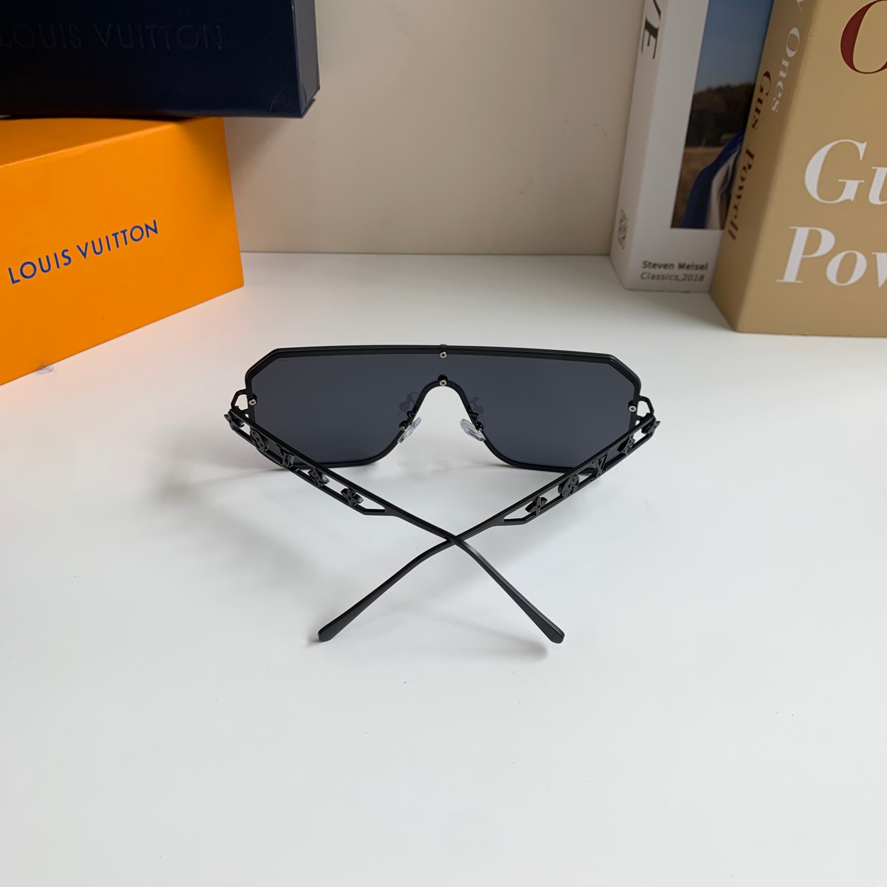Louis Vuitton Square Black Lens Sunglasses for Men & Women - 381869 - detail image 7