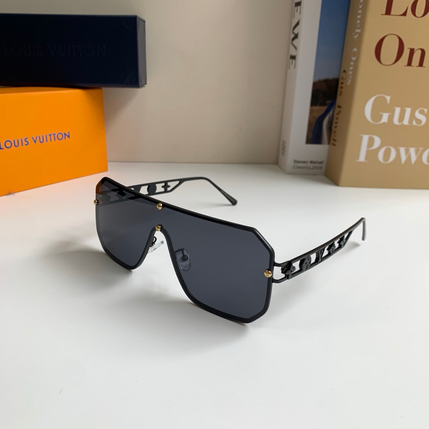 Louis Vuitton Square Black Lens Sunglasses for Men & Women - 381869 - detail image 2
