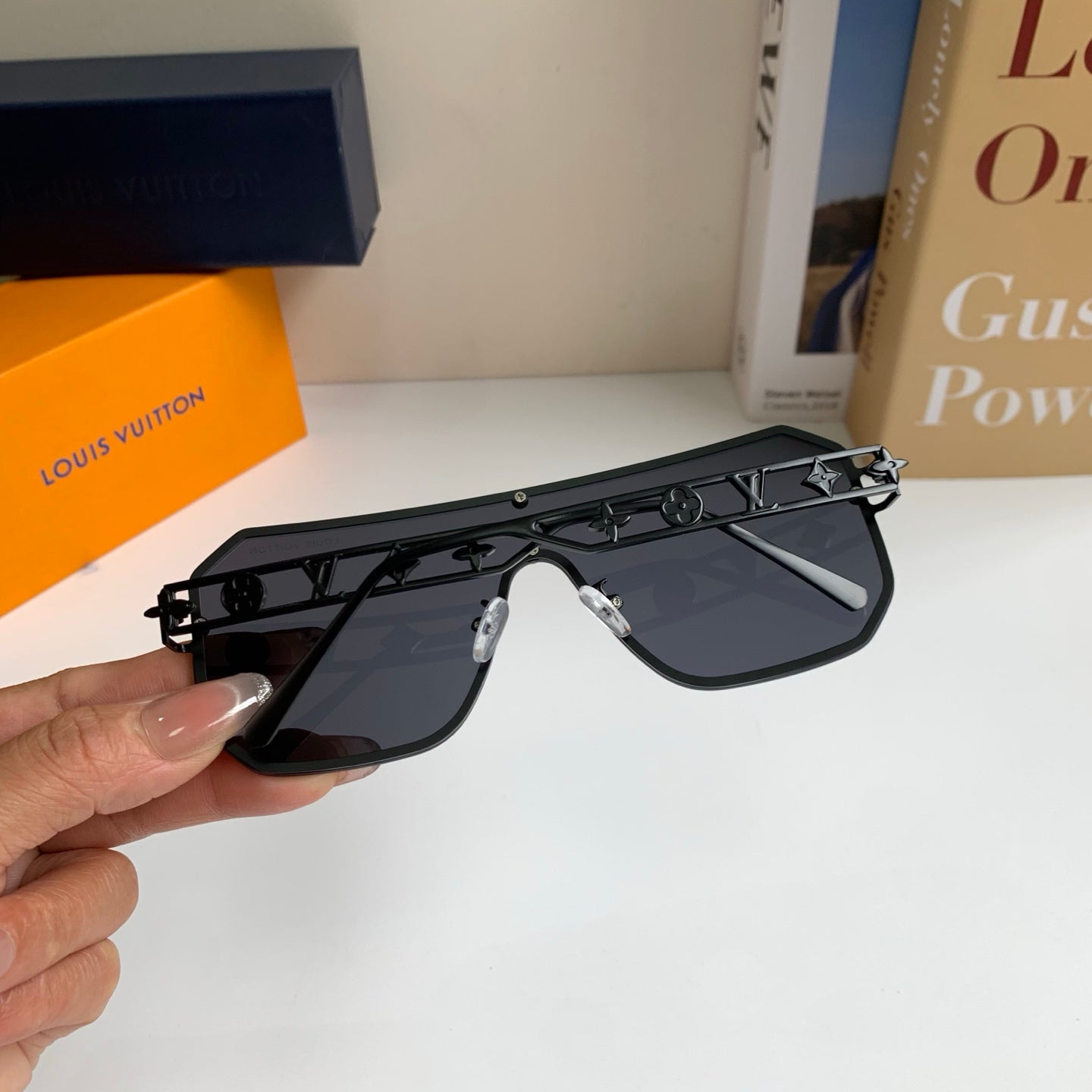 Louis Vuitton Square Black Lens Sunglasses for Men & Women - 381869 - detail image 8