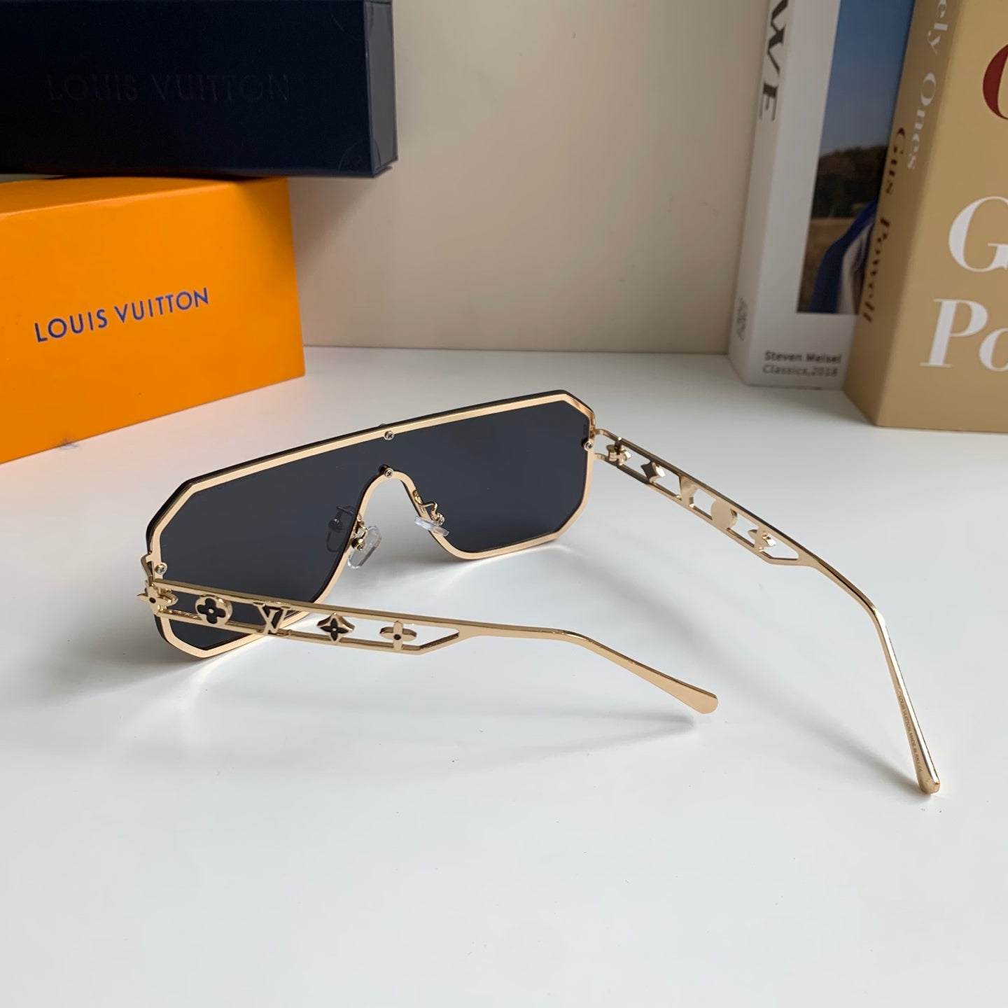 Louis Vuitton Square Black Lens Sunglasses for Men & Women - 381873 - detail image 8