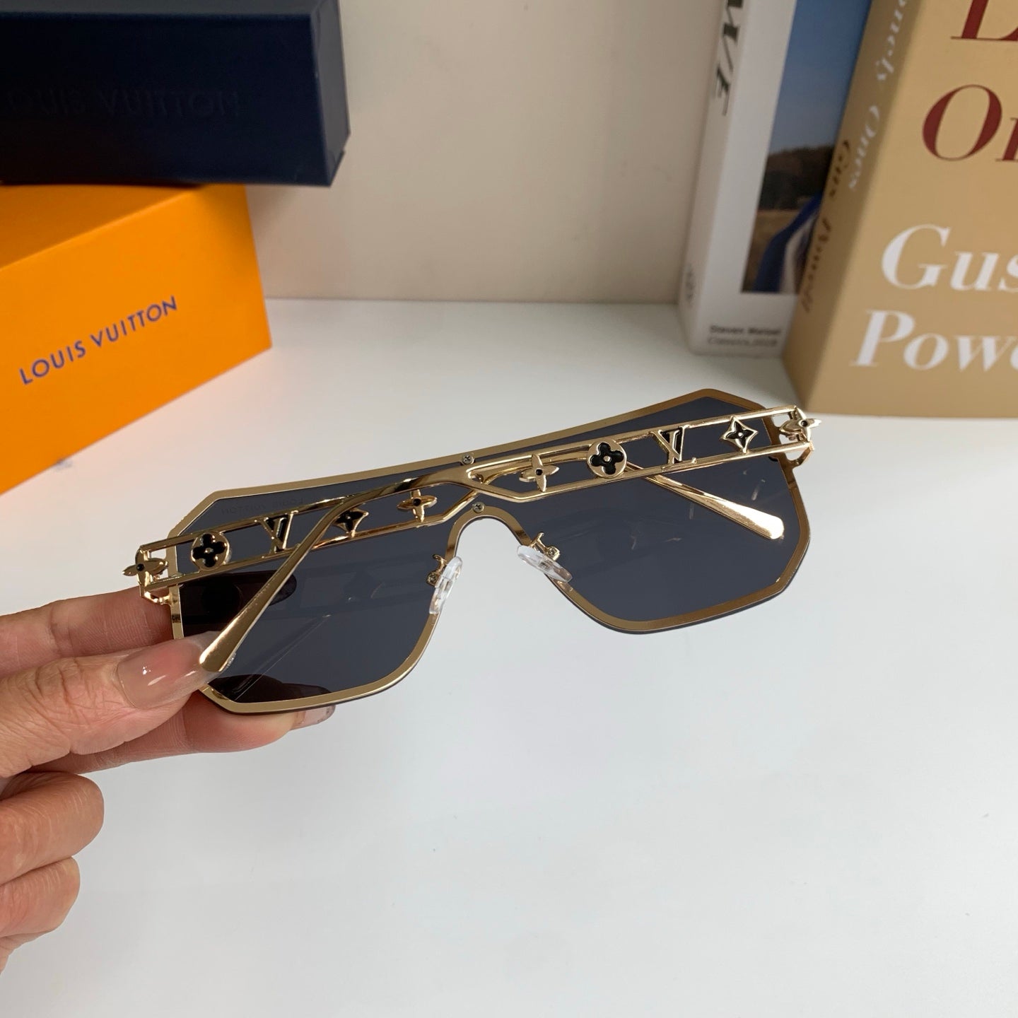 Louis Vuitton Square Black Lens Sunglasses for Men & Women - 381873 - detail image 6
