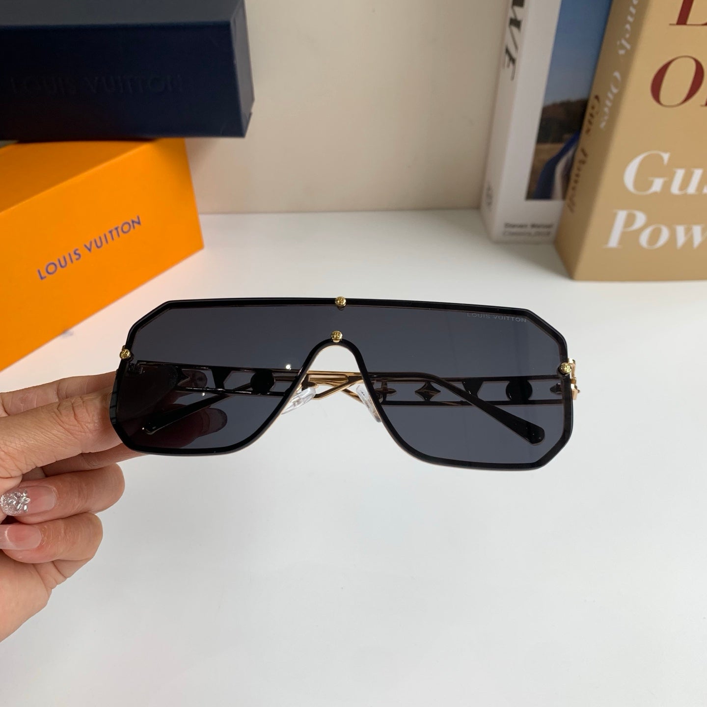 Louis Vuitton Square Black Lens Sunglasses for Men & Women - 381873 - detail image 4