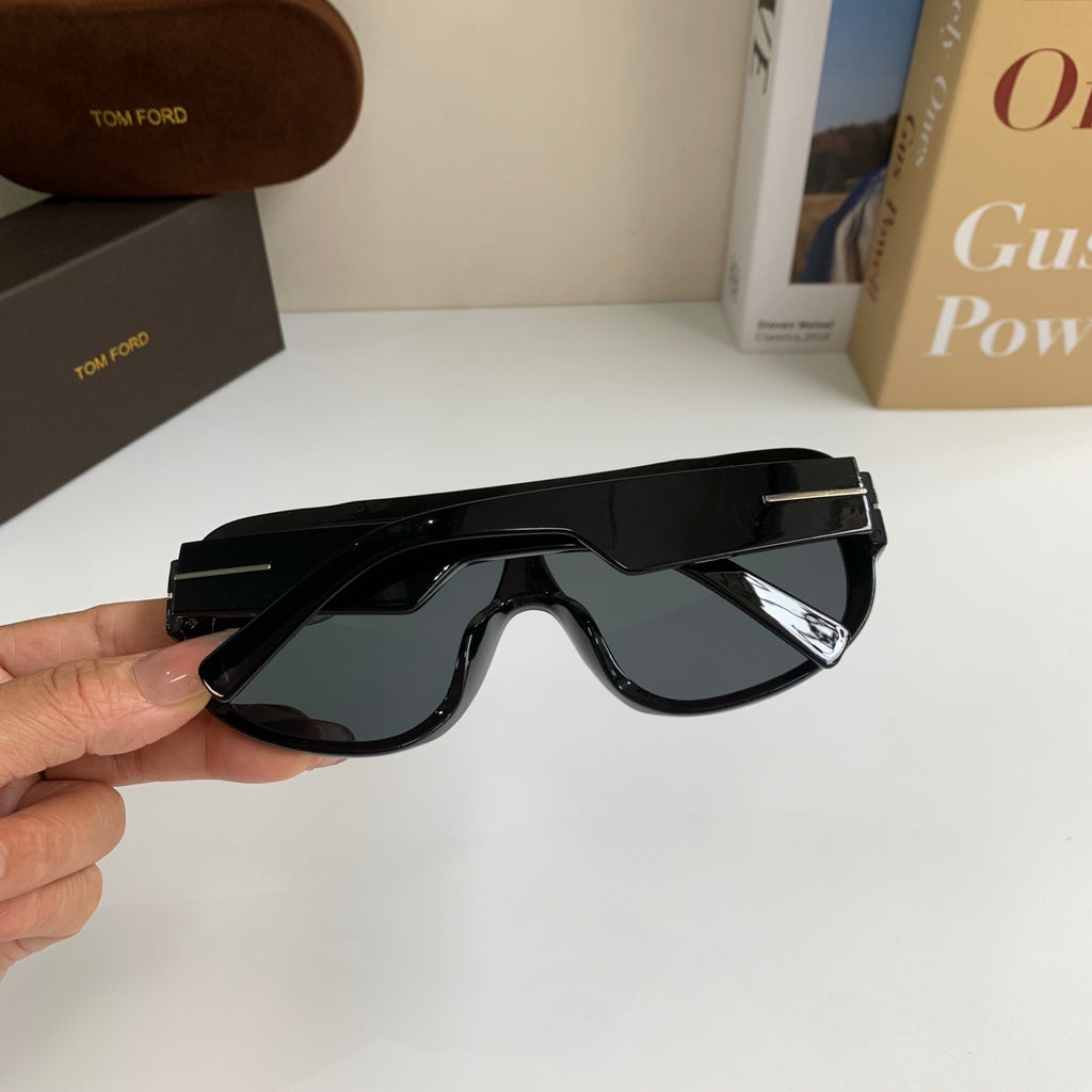 Tom Ford Fashion Black Lens Sunglasses for Men & Women - 383084 - detail image 8