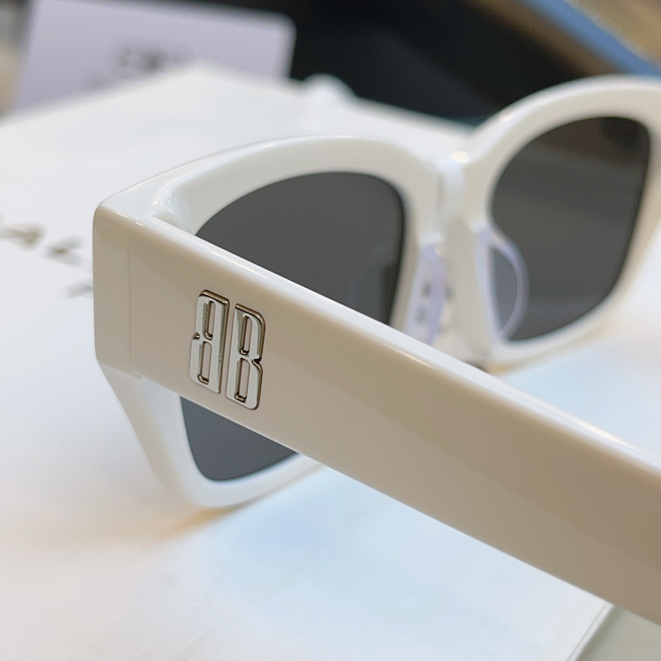 Balenciaga BB0480SK Fashion Black Lens Sunglasses for Men & Women - 487513 - detail image 9