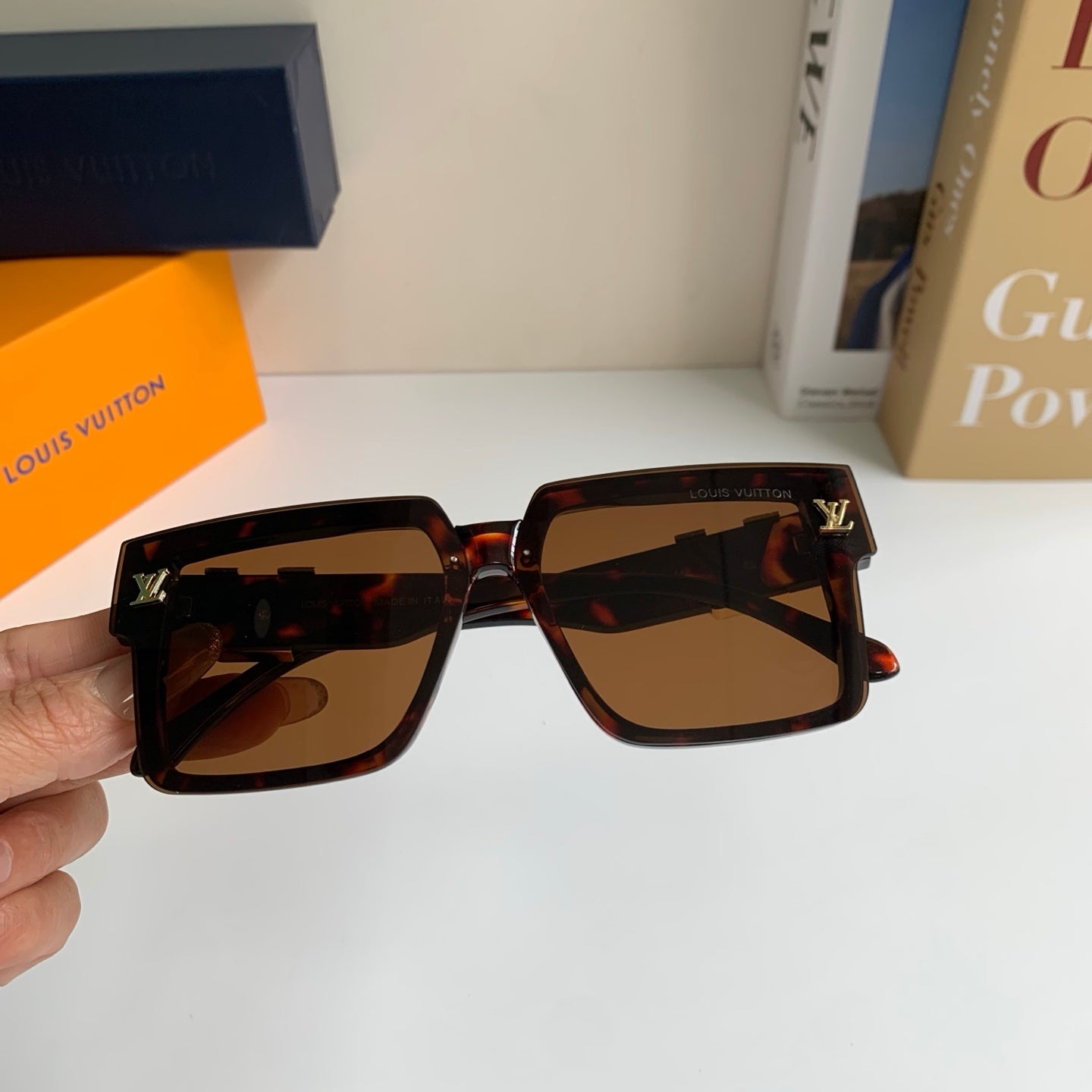 Louis Vuitton Square Black Lens Sunglasses for Men & Women - 414937 - detail image 4