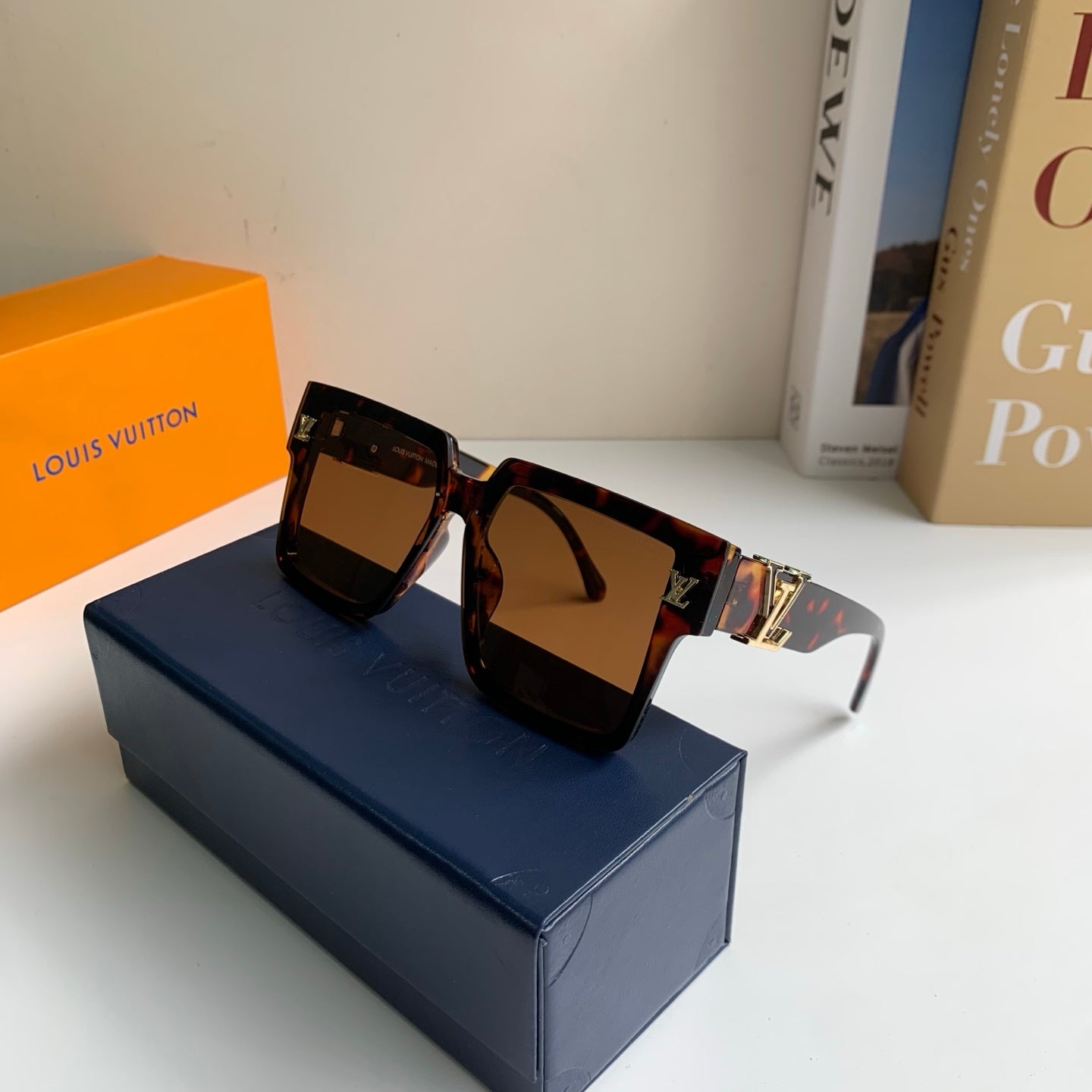 Louis Vuitton Square Black Lens Sunglasses for Men & Women - 414937 - detail image 5