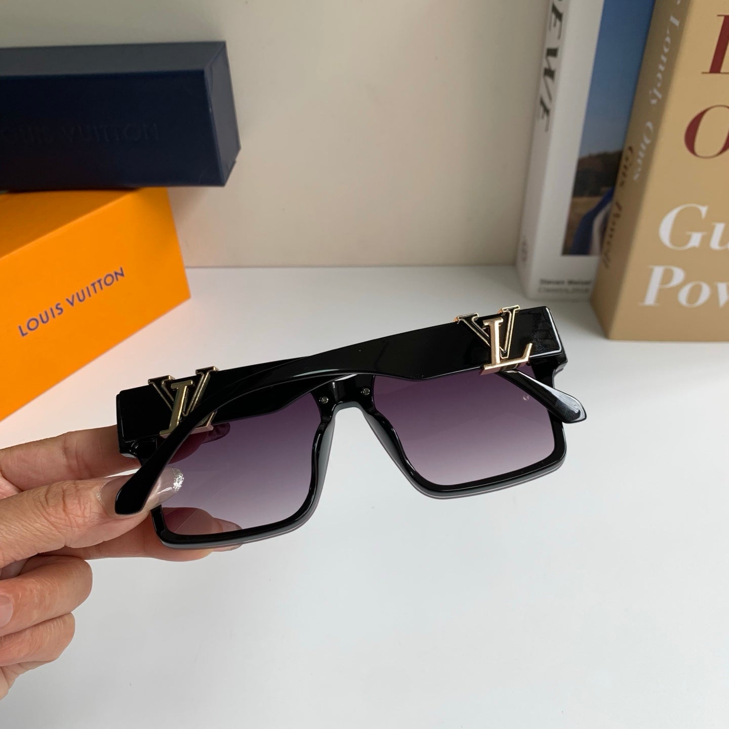 Louis Vuitton Square Black Lens Sunglasses for Men & Women - 414938 - detail image 9