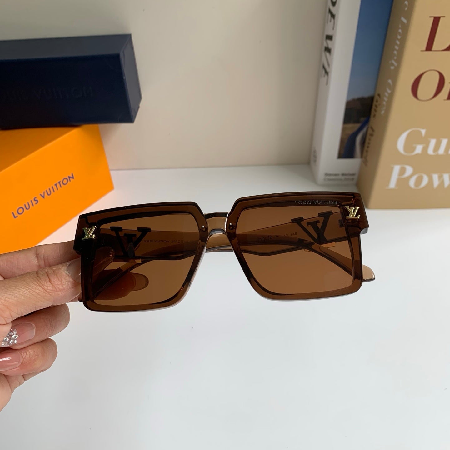 Louis Vuitton Square Brown Lens Sunglasses for Men & Women - 414939 - detail image 4