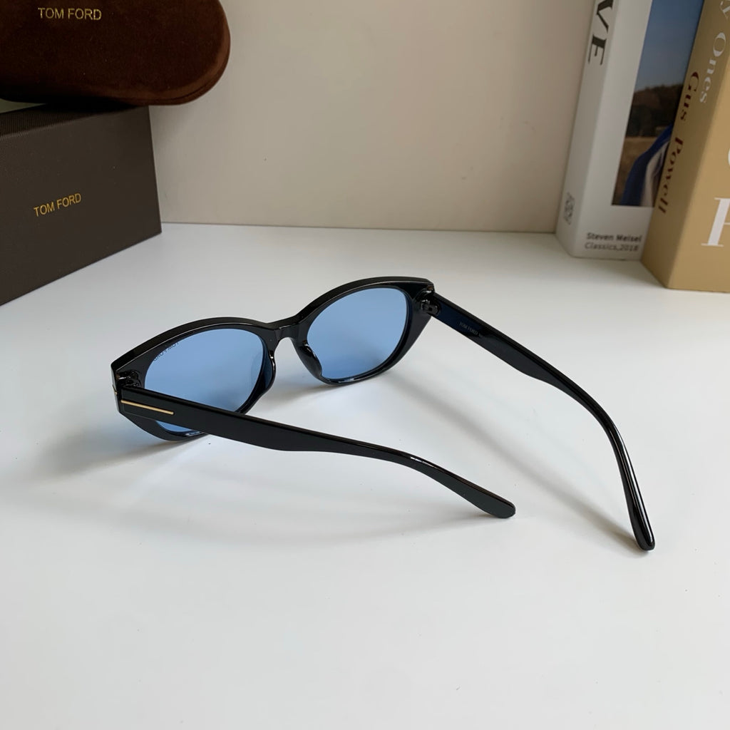 Tom Ford Fashion Blue Lens Sunglasses for Men & Women - 372558 - detail image 9