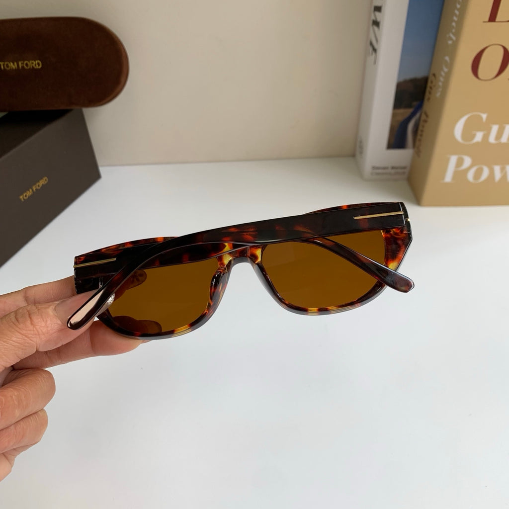 Tom Ford Fashion Black Lens Sunglasses for Men & Women - 449946 - detail image 6