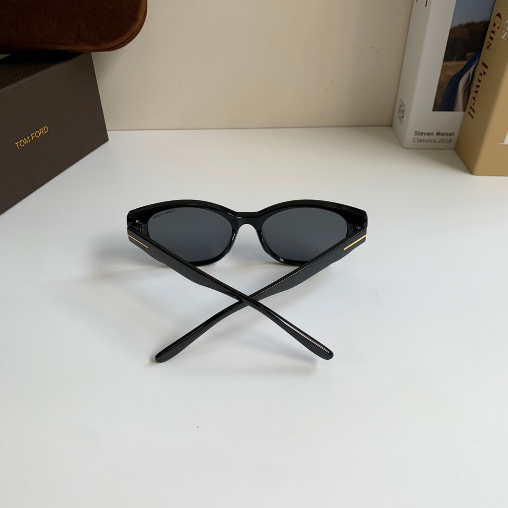 Tom Ford Fashion Black Lens Sunglasses for Men & Women - 372562 - detail image 7