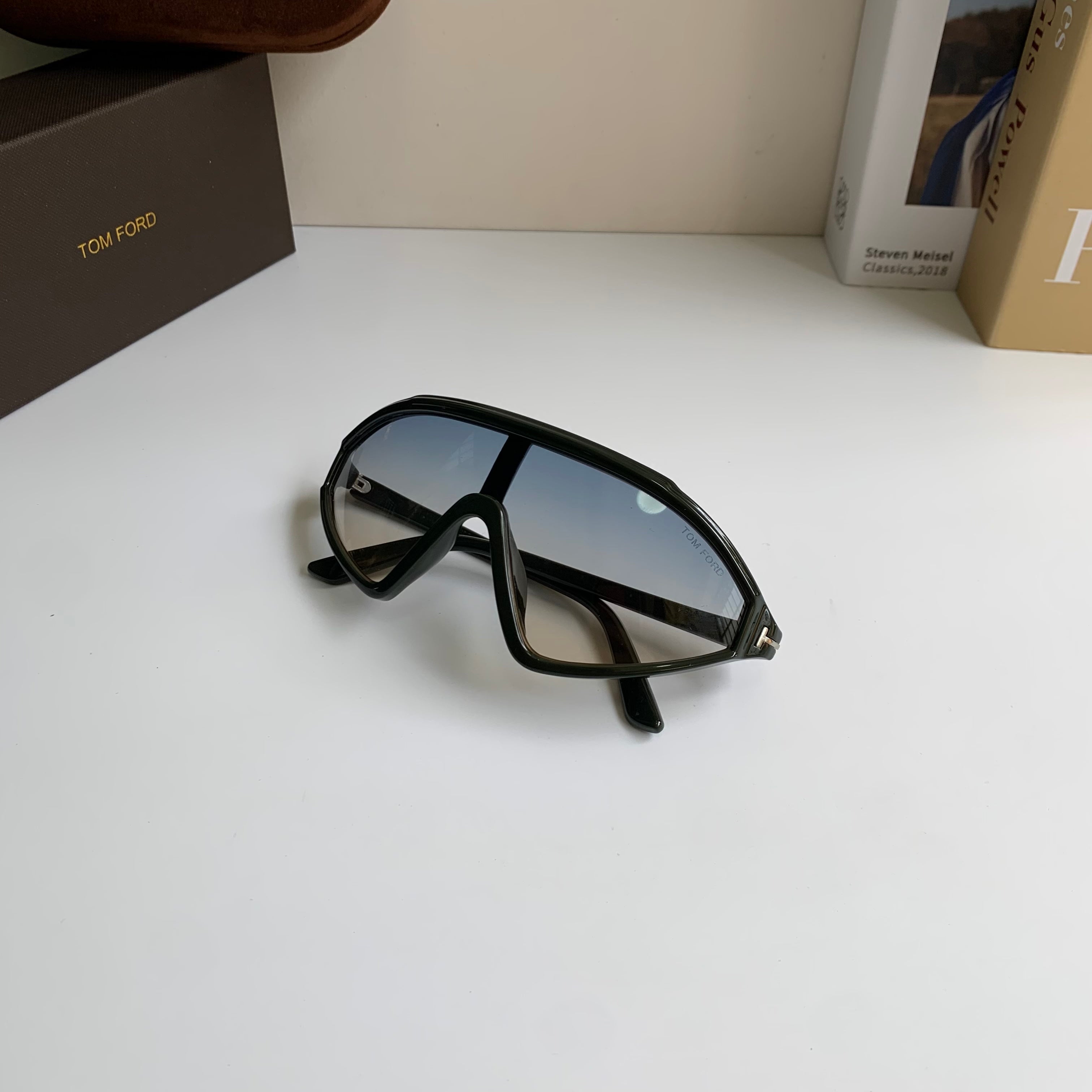 Tom Ford Fashion Silver Lens Sunglasses for Men & Women - 372566 - detail image 4