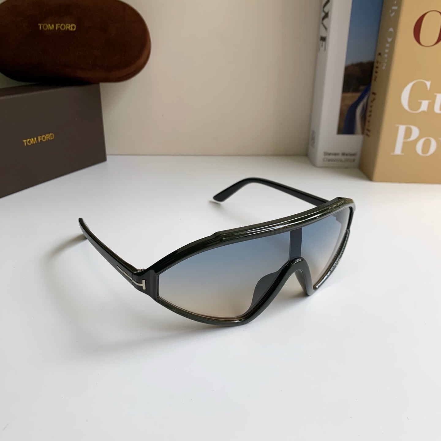 Tom Ford Fashion Silver Lens Sunglasses for Men & Women - 466292