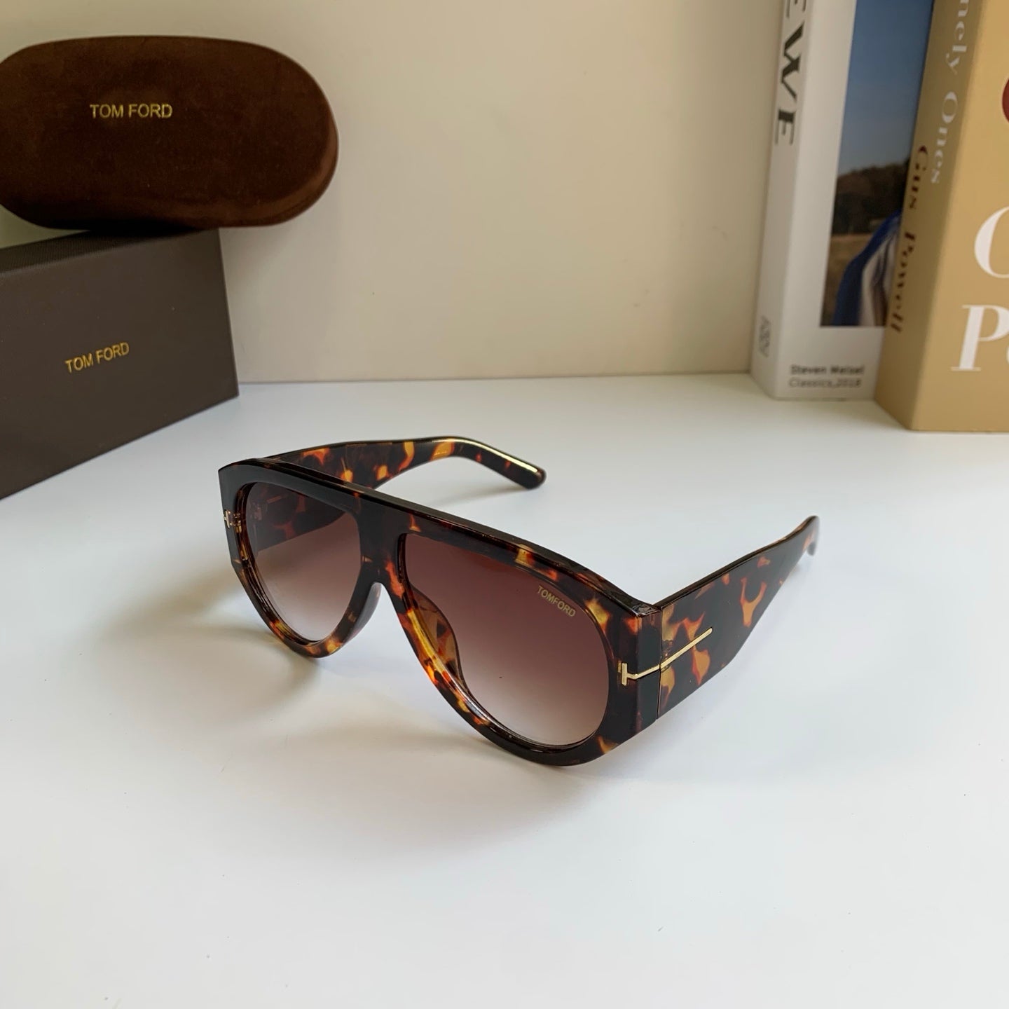 Tom Ford Fashion Red Lens Sunglasses for Men & Women - 466296 - detail image 2