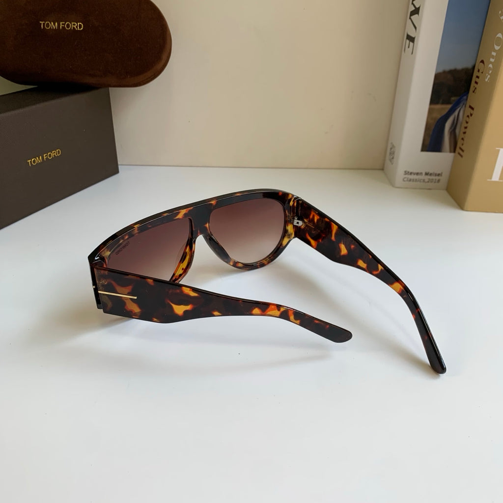 Tom Ford Fashion Red Lens Sunglasses for Men & Women - 466296 - detail image 6