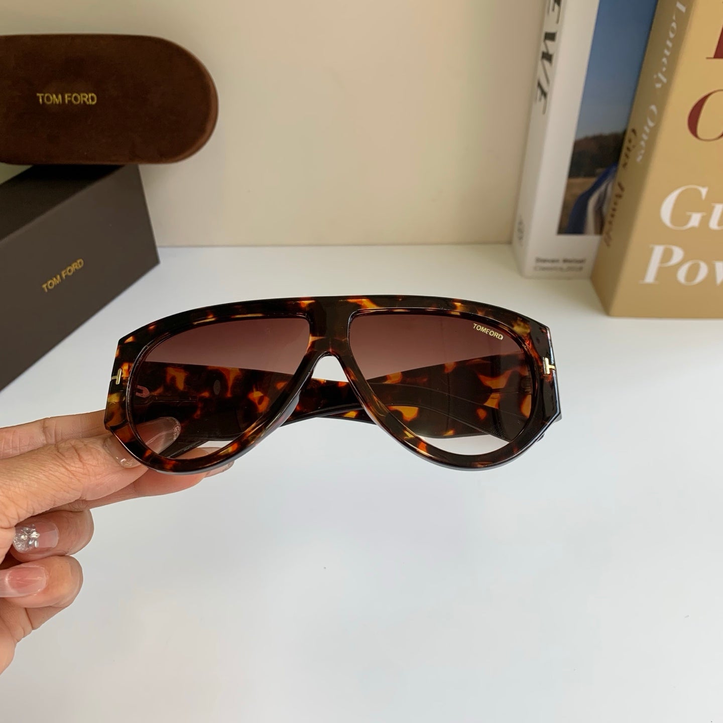 Tom Ford Fashion Red Lens Sunglasses for Men & Women - 466296 - detail image 4