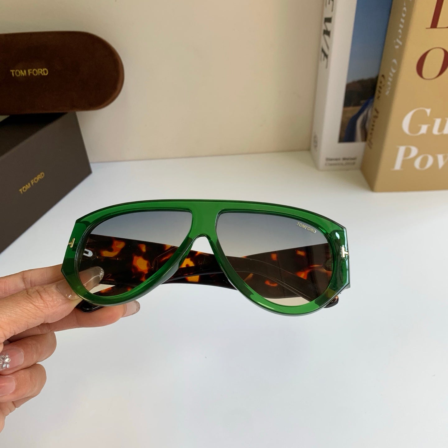 Tom Ford Fashion Green Lens Sunglasses for Men & Women - 372581 - detail image 4