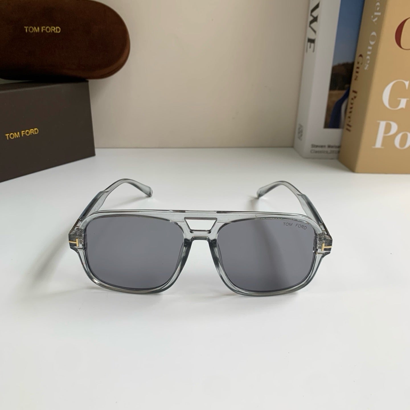 Tom Ford Fashion Gray Lens Sunglasses for Men & Women - 416409 - detail image 5