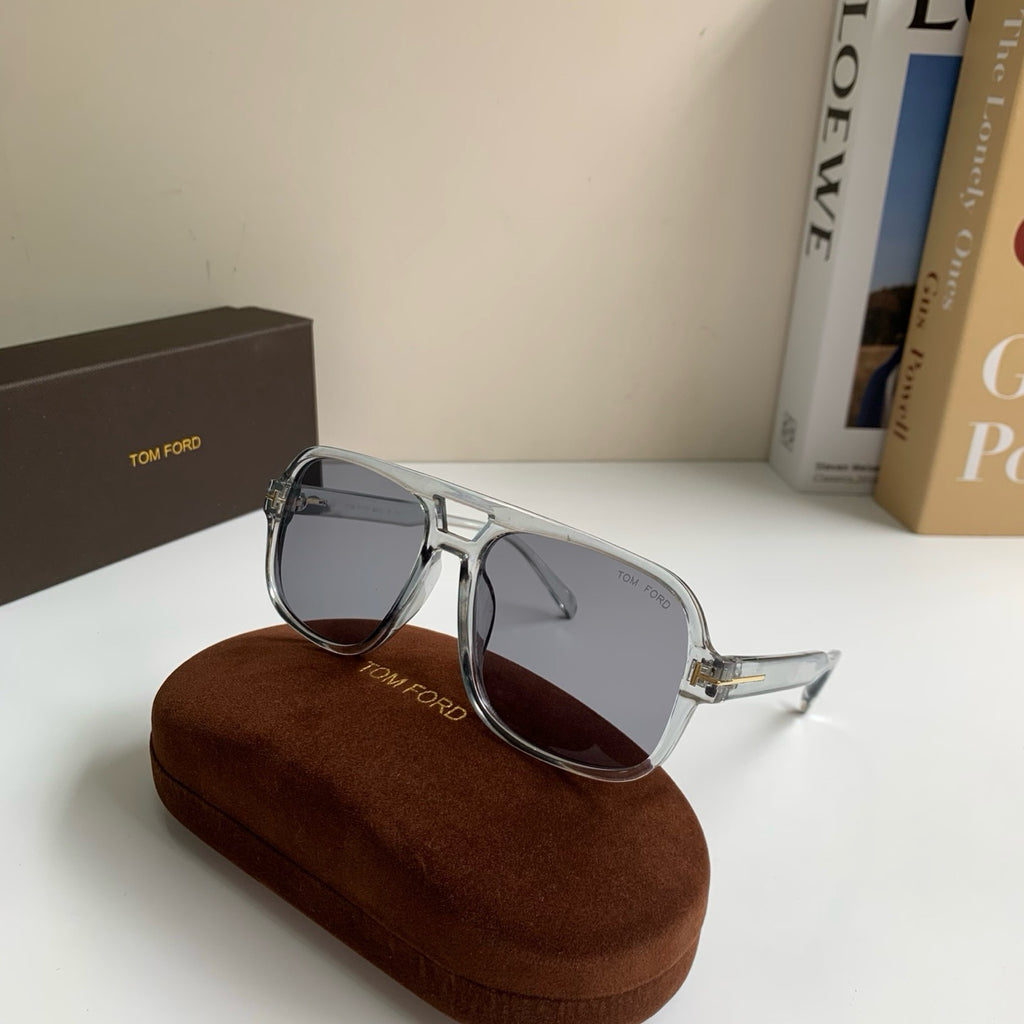 Tom Ford Fashion Gray Lens Sunglasses for Men & Women - detail image 4