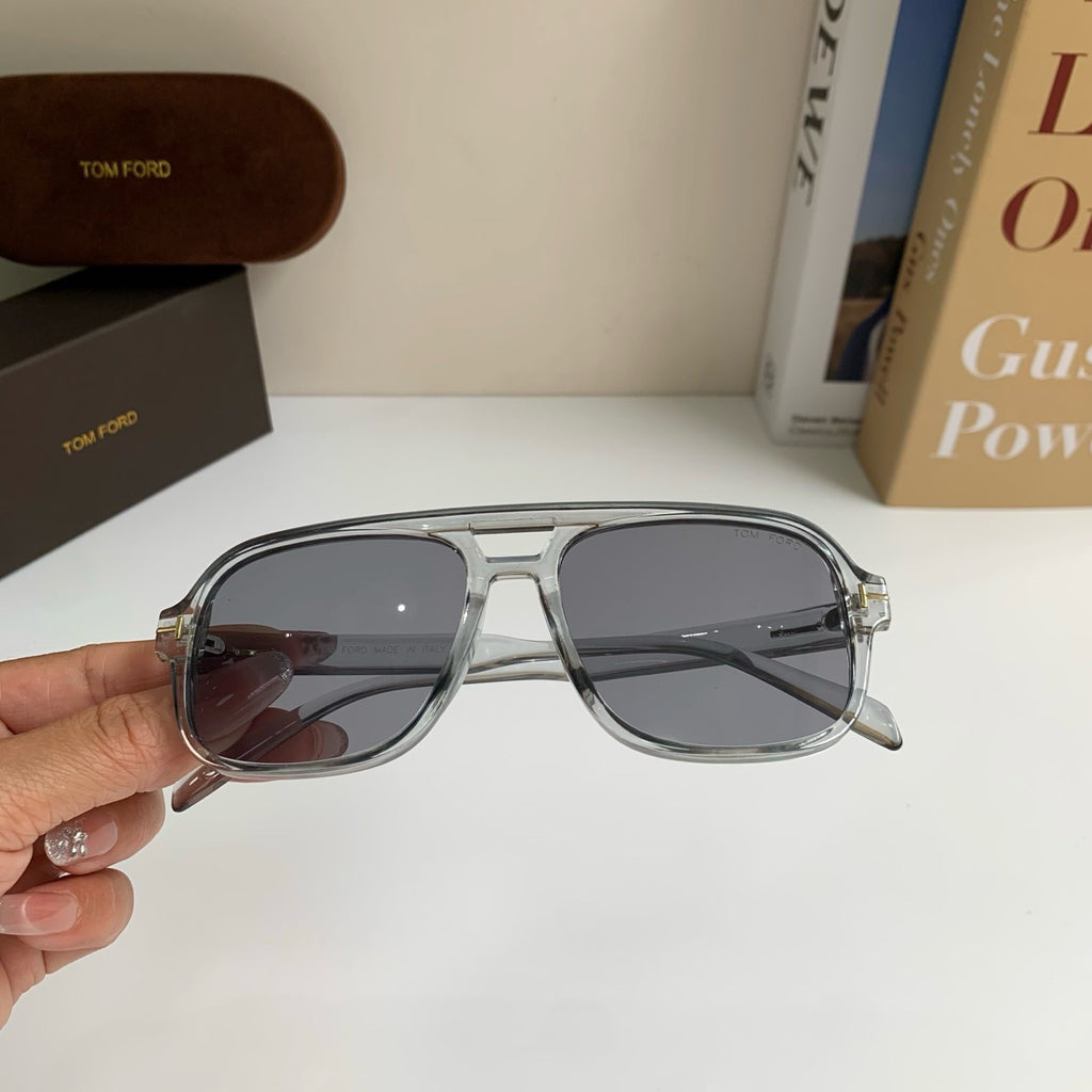 Tom Ford Fashion Gray Lens Sunglasses for Men & Women - detail image 3