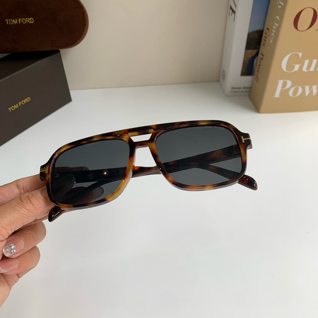 Tom Ford Fashion Black Lens Sunglasses for Men & Women - 487948 - detail image 4