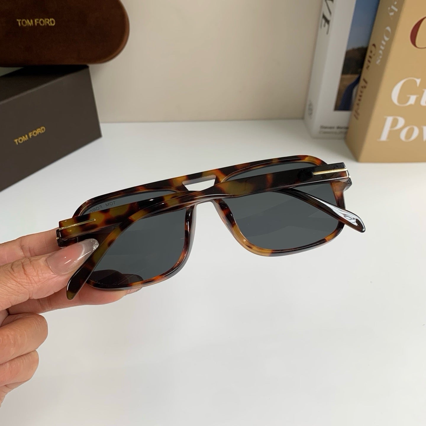 Tom Ford Fashion Black Lens Sunglasses for Men & Women - 487948 - detail image 6