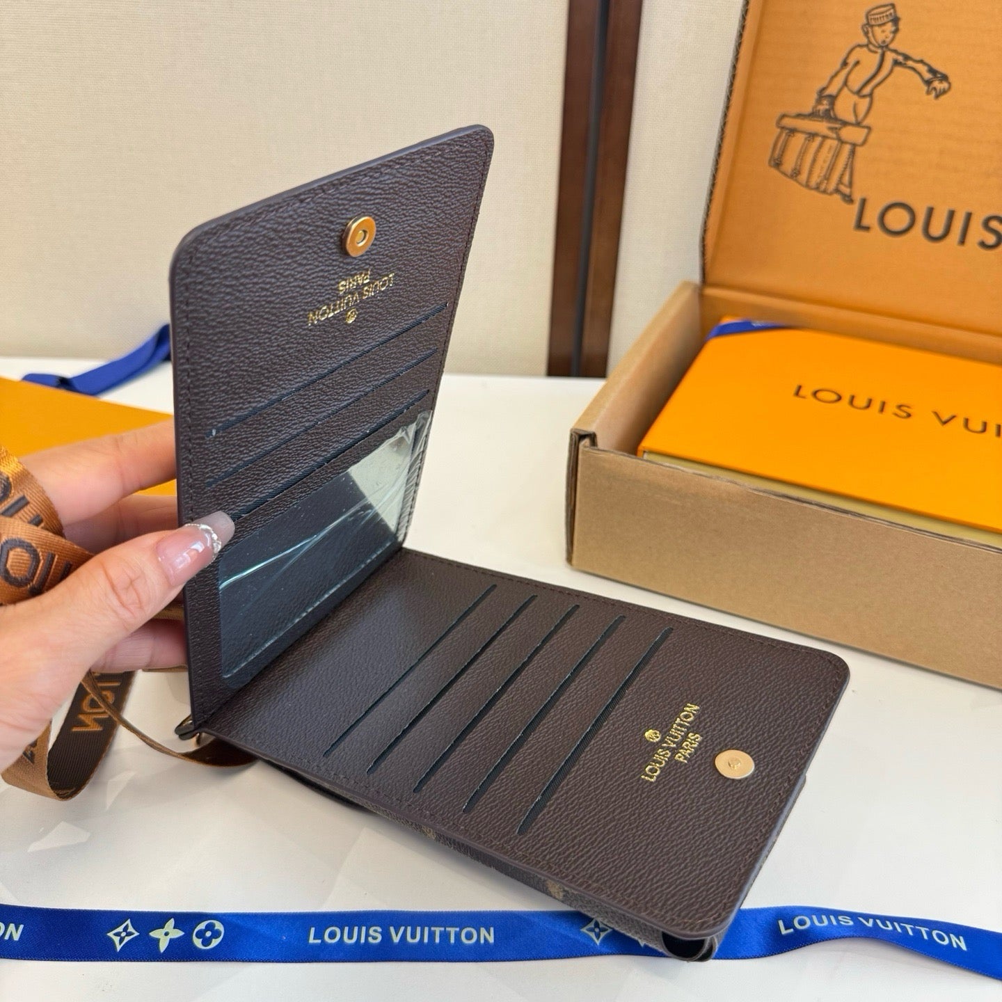 Louis Vuitton Fashion Black Lens Sunglasses for Men & Women - 398225 - detail image 9