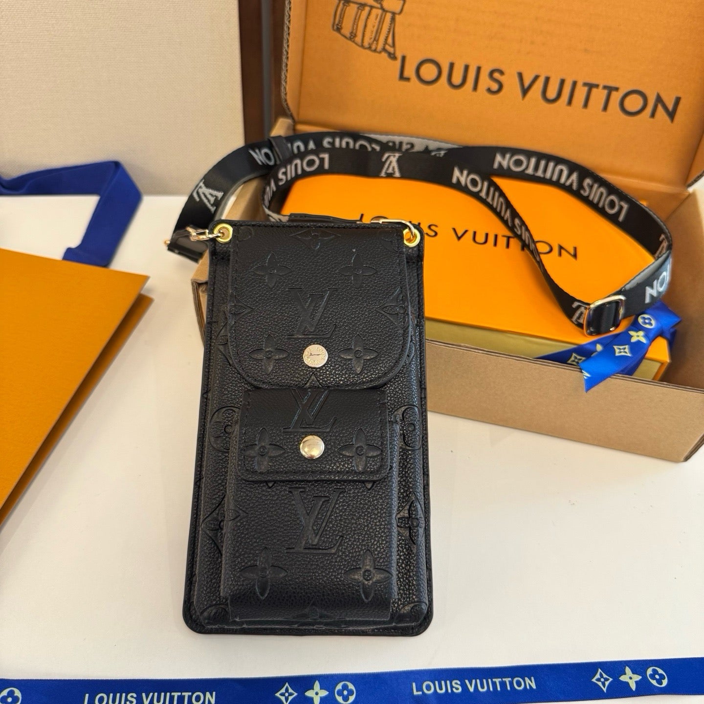 Louis Vuitton Fashion Black Lens Sunglasses for Men & Women - 398226 - detail image 4