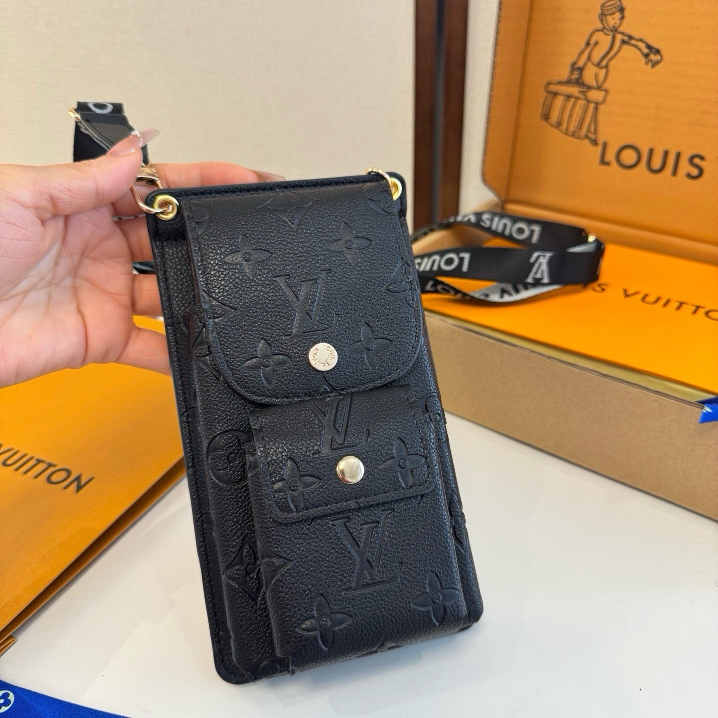 Louis Vuitton Fashion Black Lens Sunglasses for Men & Women - 398226 - detail image 9