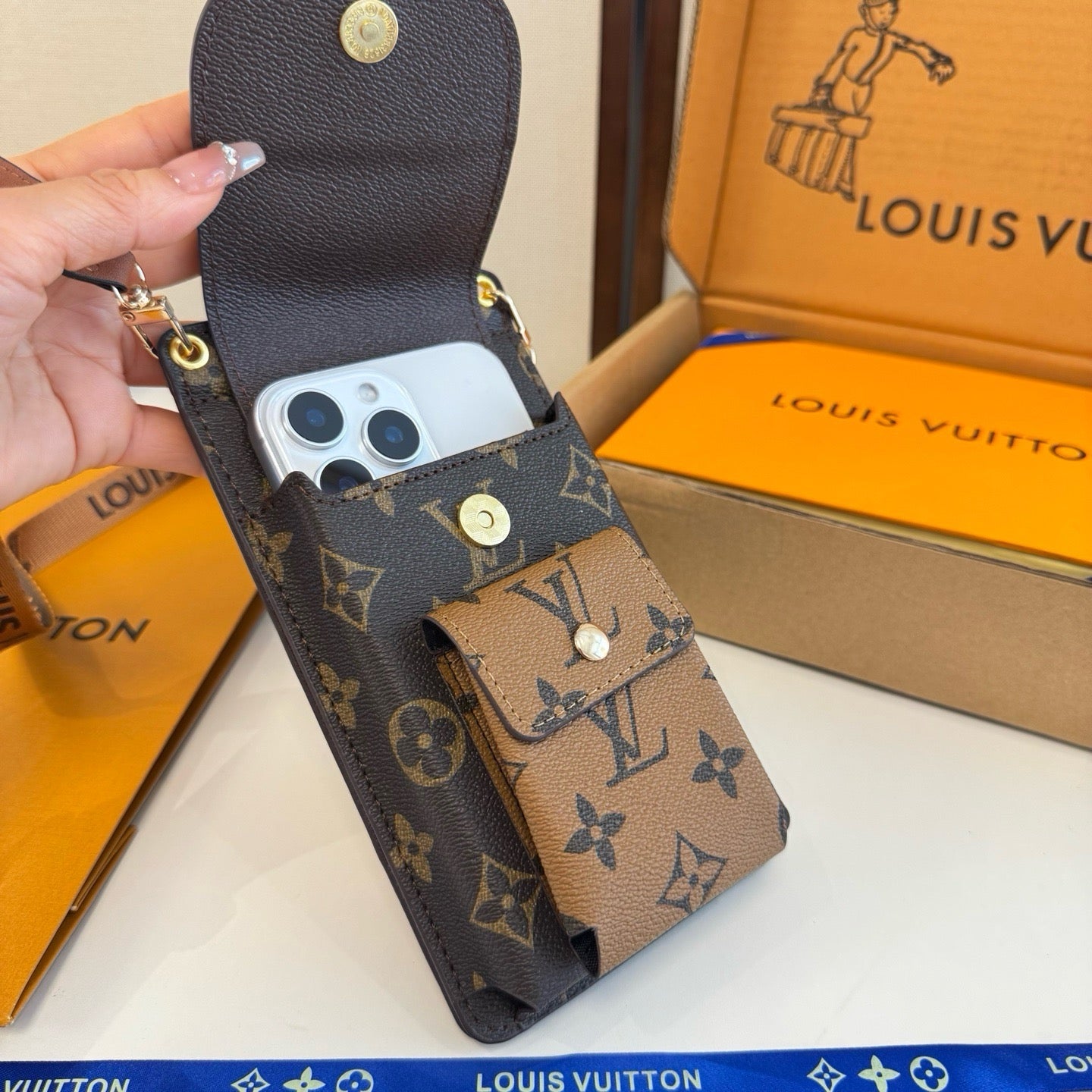 Louis Vuitton Fashion Black Lens Sunglasses for Men & Women - 398227 - detail image 9