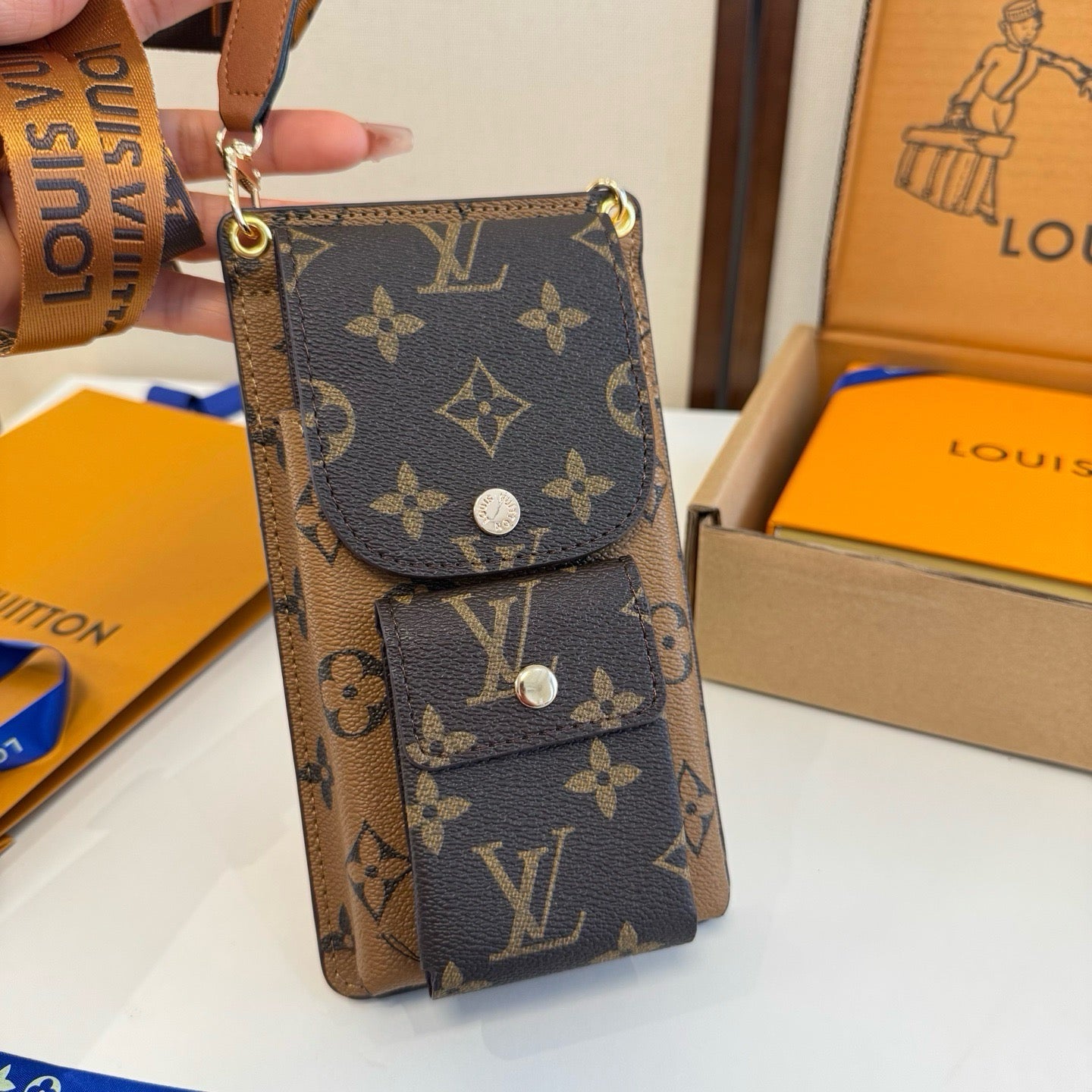 Louis Vuitton Fashion Black Lens Sunglasses for Men & Women - 398228 - detail image 3