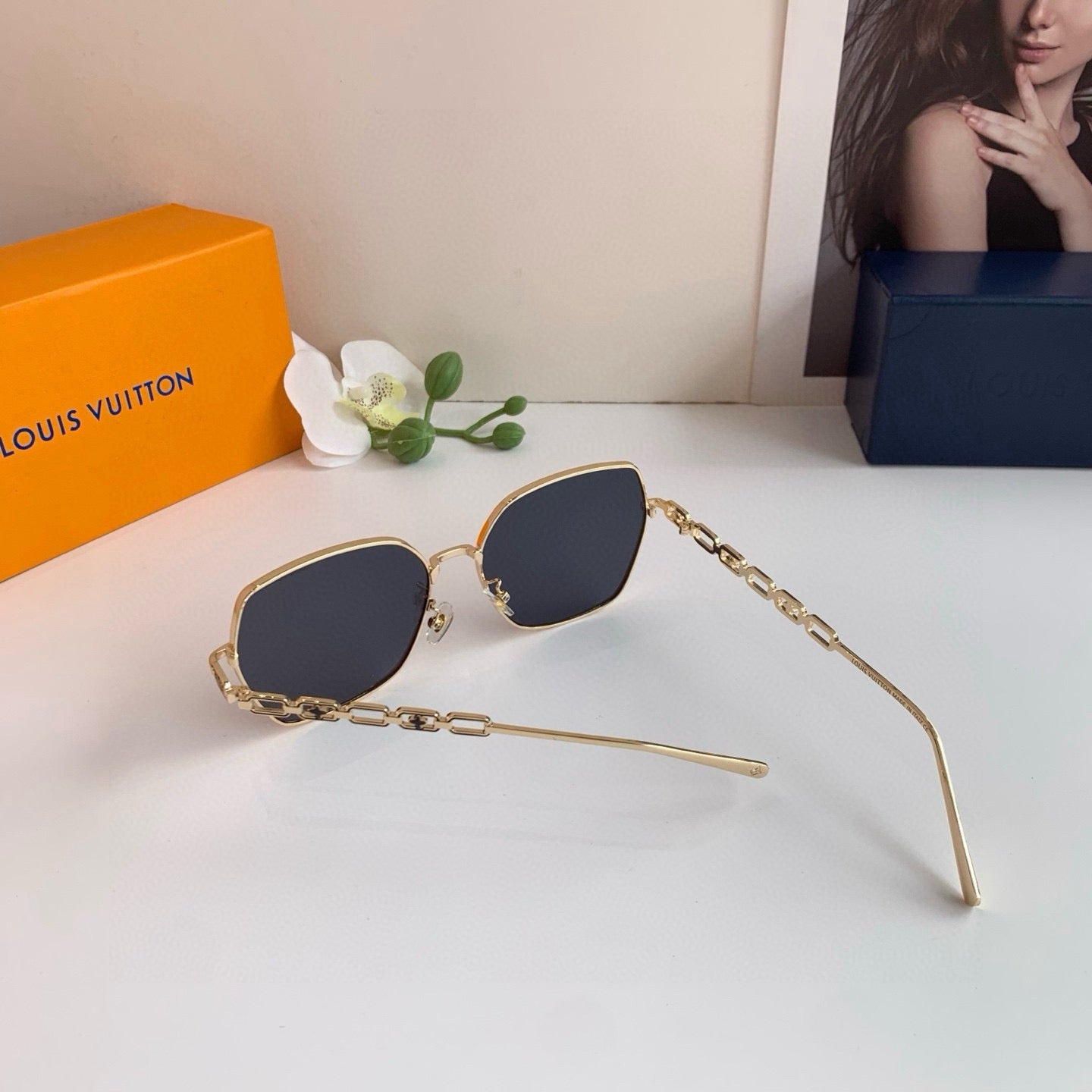Louis Vuitton Square Black Lens Sunglasses for Men & Women - 414947 - detail image 2
