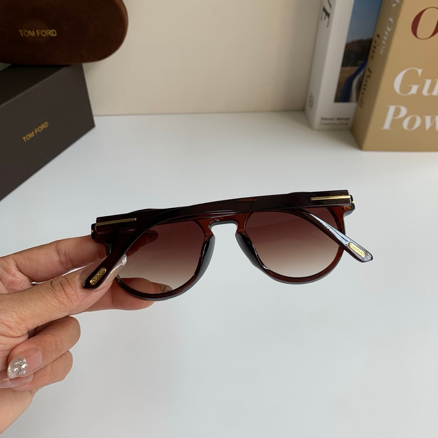 Tom Ford Fashion Silver Lens Sunglasses for Men & Women - 432879 - detail image 8