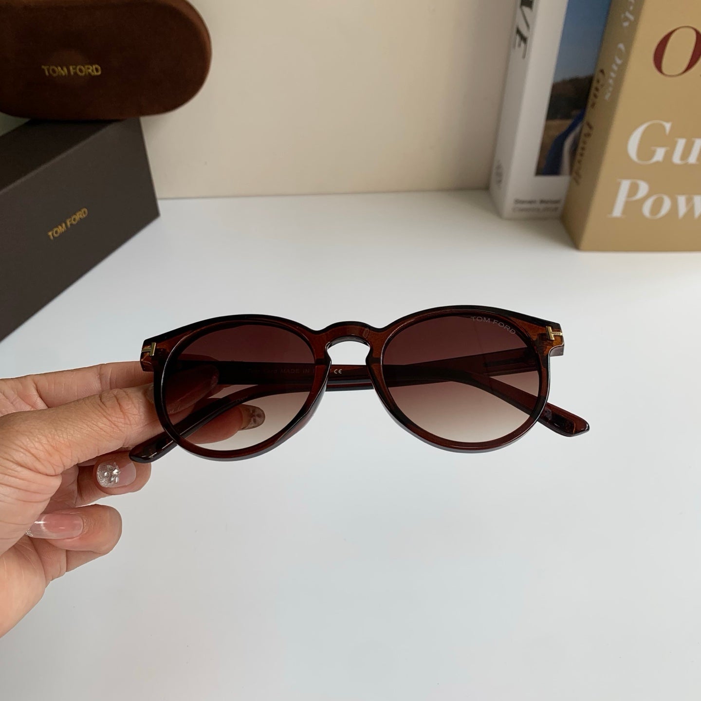 Tom Ford Fashion Silver Lens Sunglasses for Men & Women - 432879 - detail image 4