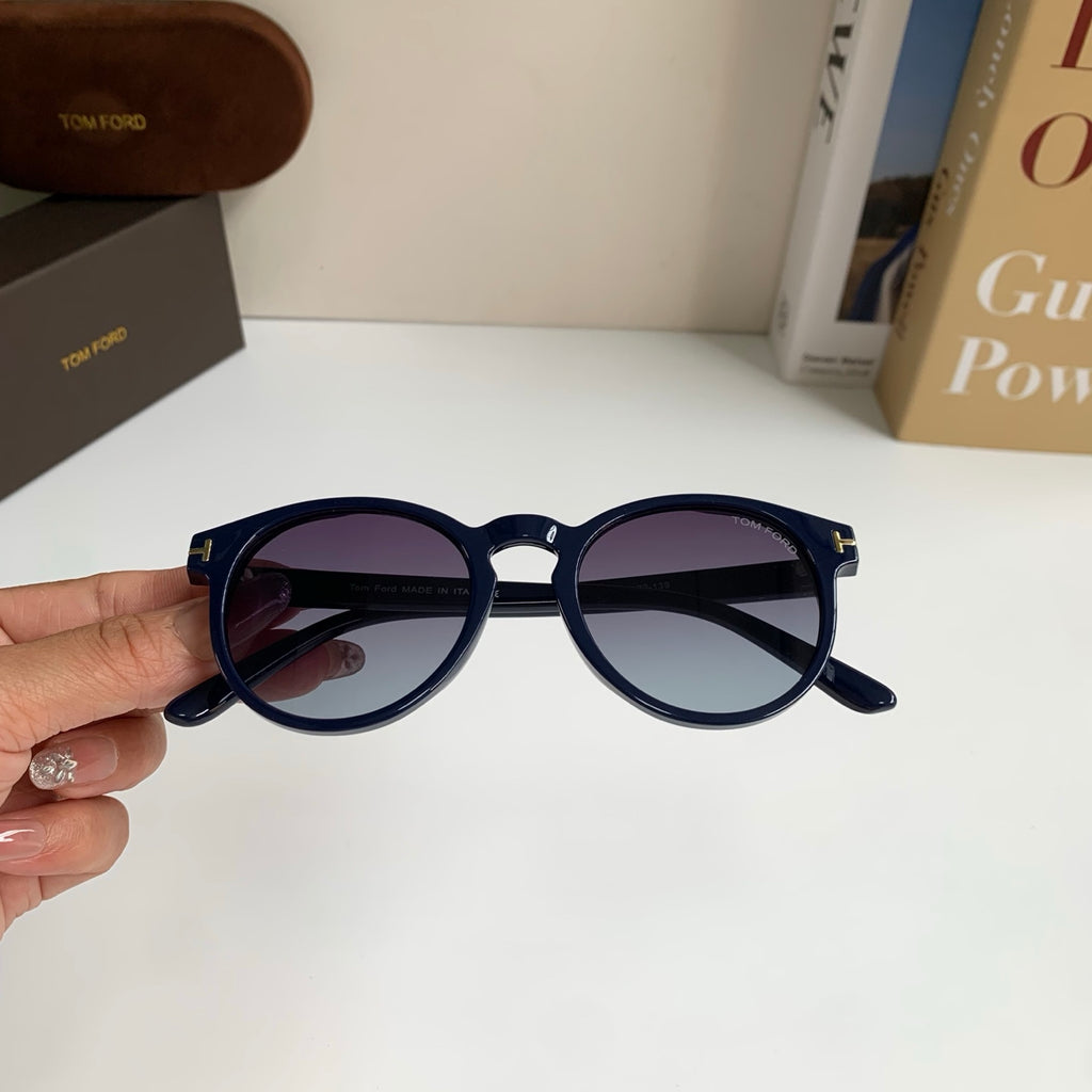 Tom Ford Fashion Silver Lens Sunglasses for Men & Women - 432881 - detail image 4