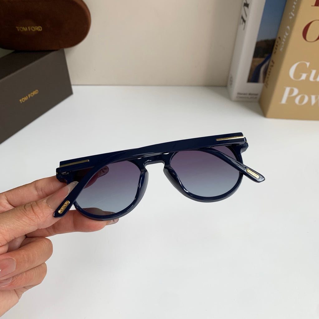 Tom Ford Fashion Silver Lens Sunglasses for Men & Women - 432881 - detail image 9