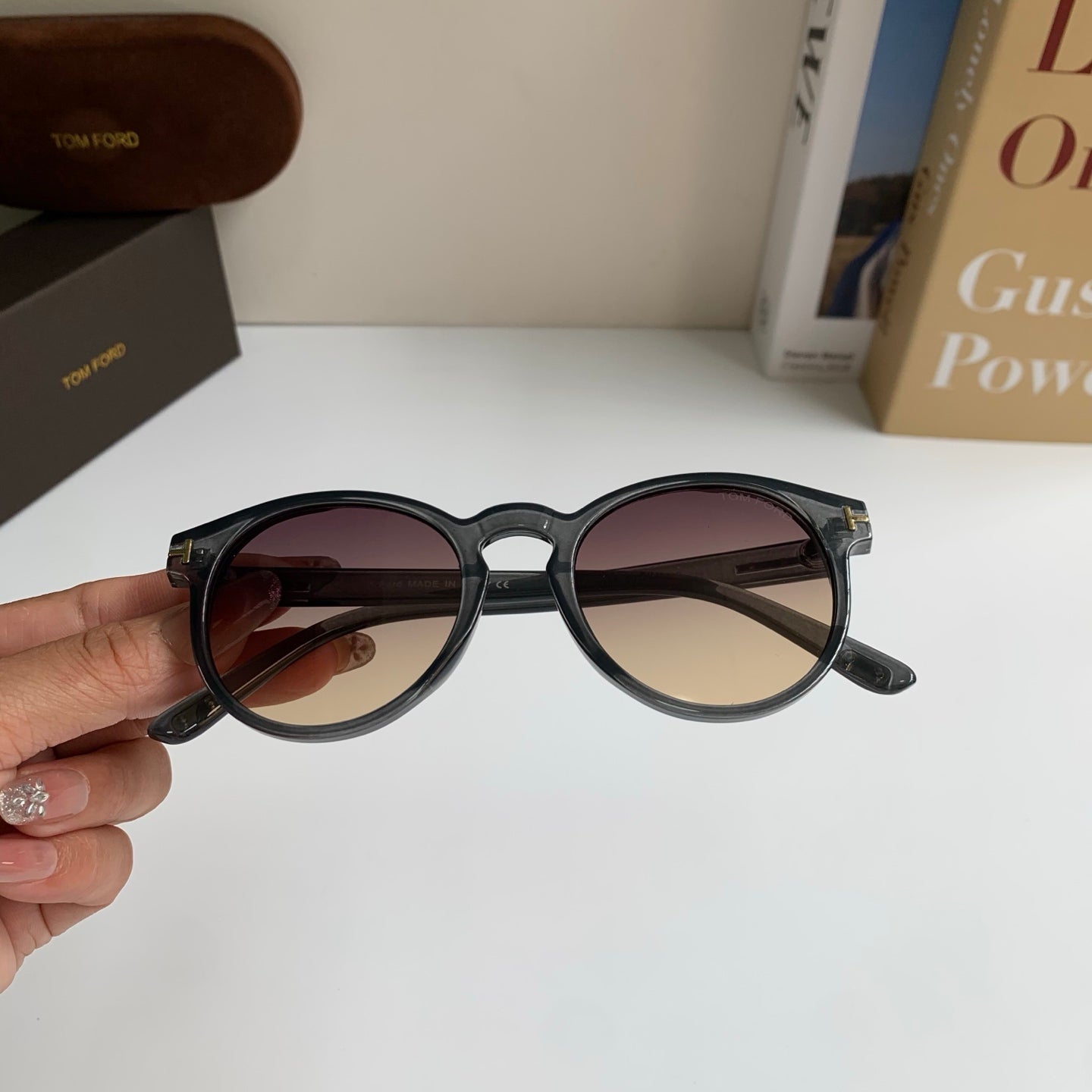 Tom Ford Fashion Silver Lens Sunglasses for Men & Women - 432884 - detail image 4