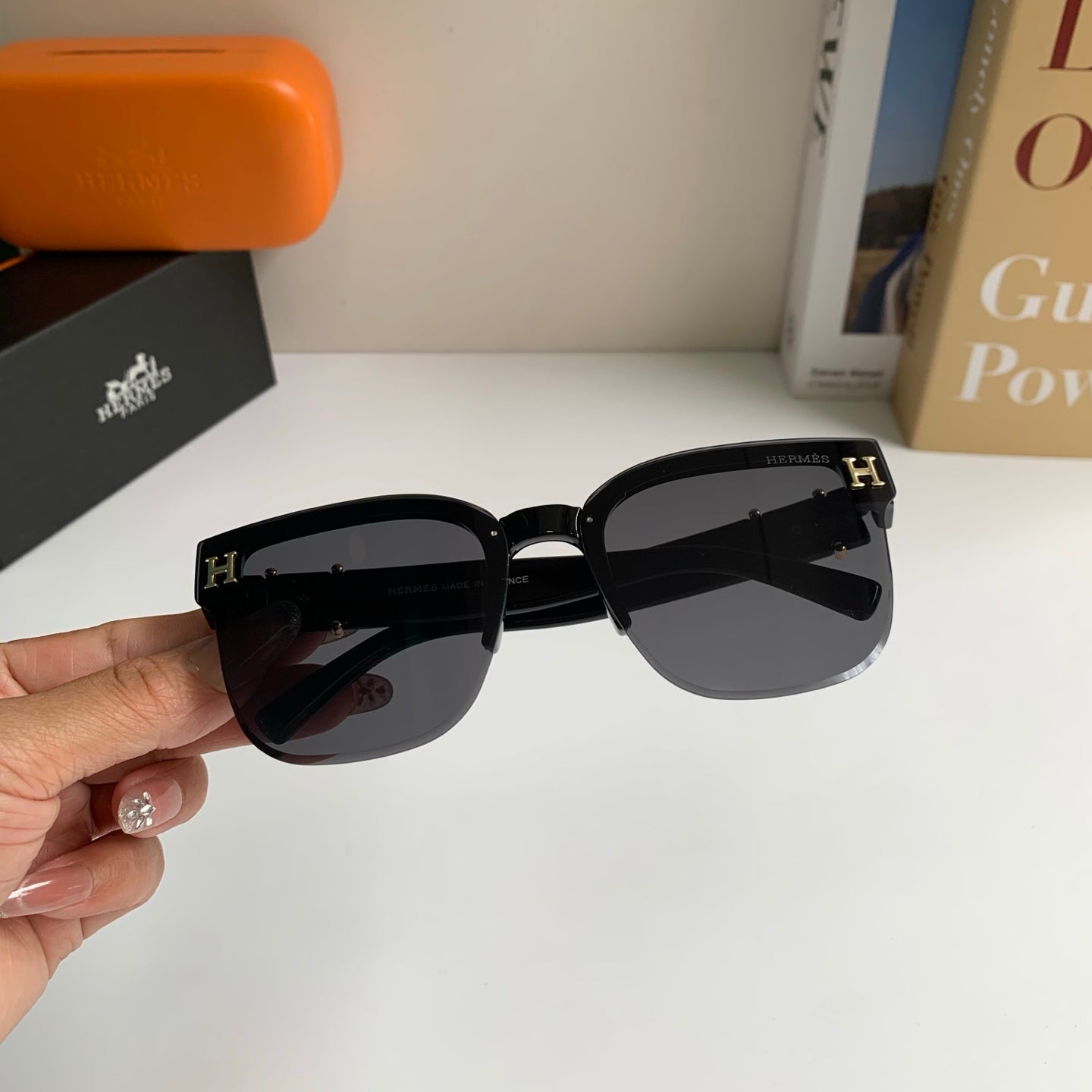Hermès Square Black Lens Sunglasses for Men & Women - detail image 3